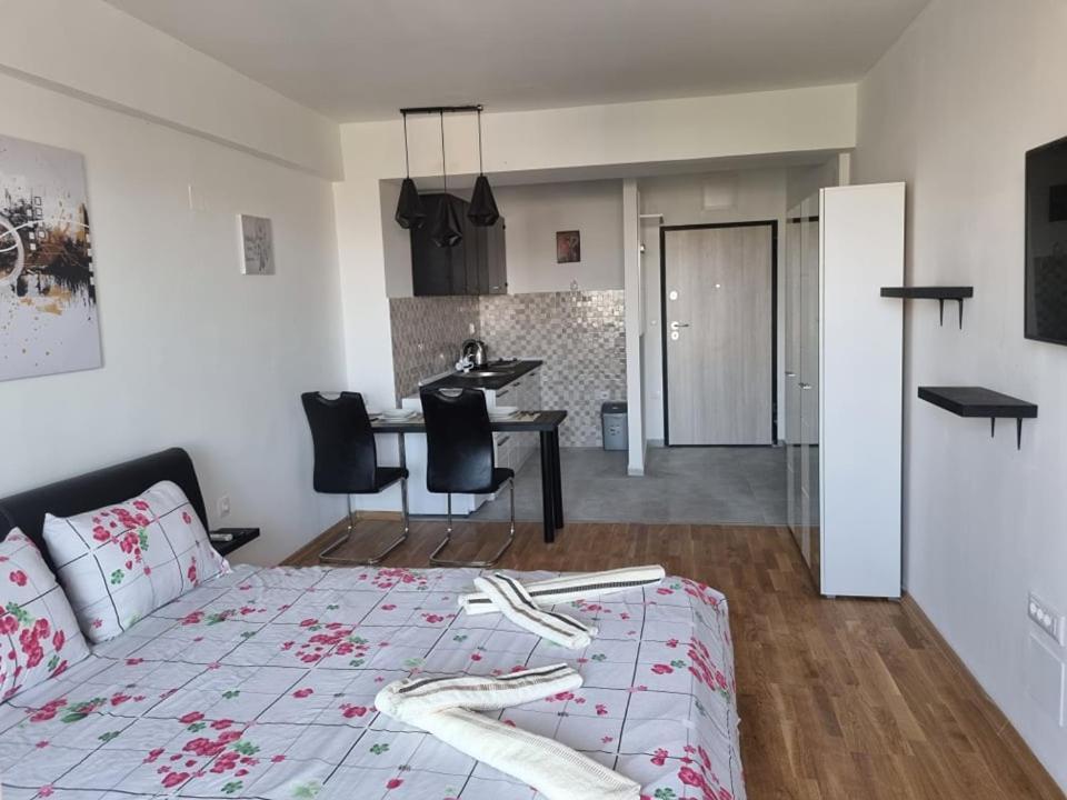 Porta Bus Station Apartment Skopje Exterior foto